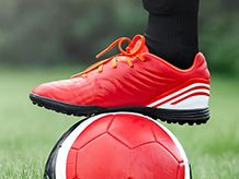 Futbolo batai velėnai